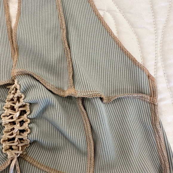 Seam Detail Crop Top Size XS New - Picture 4 of 7